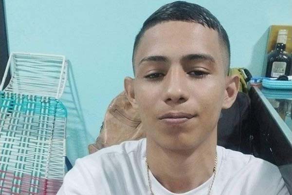Deneil de Jesús Suárez Salcedo fue blanco de varios impactos de bala propinados por desconocidos este domingo.
