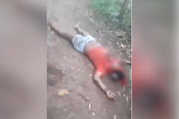 Los cuerpos baleados quedaron en la parte delantera y patio de la casa en donde estaban reunidos departiendo.