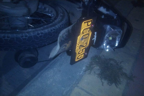 Motocicleta en la que se movilizaba la víctima. Motocicleta en la que se movilizaba la víctima.