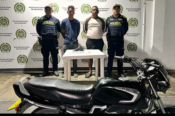 José Luis Viloria García y Raiben Alexander Vásquez, capturados por la Policía Metropolitana de Santa Marta.