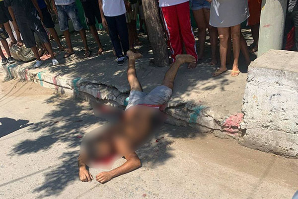 El cadáver del ciudadano venezolano, Adalberto Teixeira, quedó entre el andén y la vía en el barrio Pastrana.