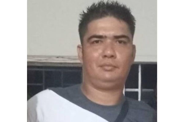 El cadáver del ciudadano venezolano, Adalberto Teixeira, quedó entre el andén y la vía en el barrio Pastrana. El cadáver del ciudadano venezolano, Adalberto Teixeira, quedó entre el andén y la vía en el barrio Pastrana.