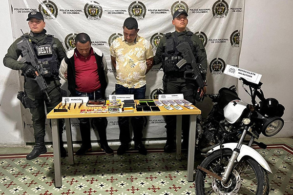 Romel Alberto Pimienta Martínez y Luis Eduardo Martínez Pedroza, detenidos por la Policía.