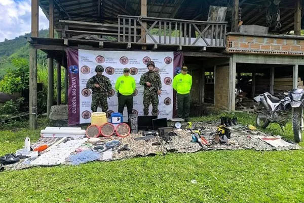 En la operación se encontraron los talleres de fabricación de explosivos operando bajo la fachada de un taller de carpintería.
