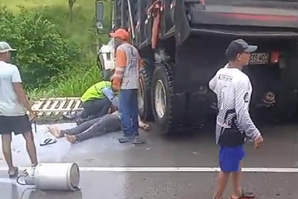 Las dos víctimas perdieron la vida de forma instantánea por los fuertes golpes sufridos en el accidente de tránsito. Las dos víctimas perdieron la vida de forma instantánea por los fuertes golpes sufridos en el accidente de tránsito.