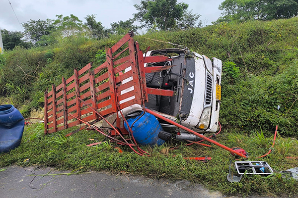 Las informaciones indican que, este vehículo se vio implicado en el accidente. Las informaciones indican que, este vehículo se vio implicado en el accidente.