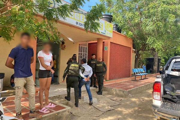 Uno de los capturados fue dejado a disposición de las autoridades competentes.