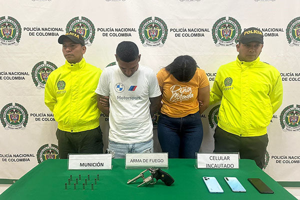 Jean Buitrago y Eliana Álvarez, capturados por personal de la Policía Metropolitana de Santa Marta.