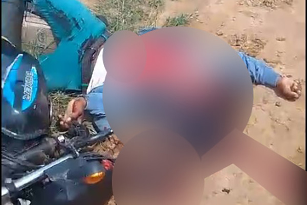 El cuerpo sin vida de Jaime Ospino Navarro quedó encina de la motocicleta en la que se movilizaba.