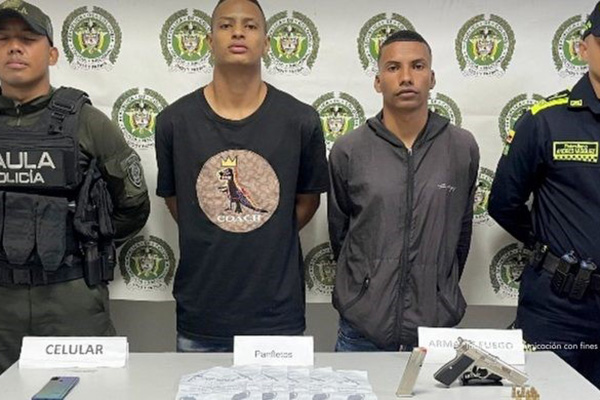 Breiner José Caballero Lozano y Maifren Carranza Moreno, capturados por la Policía Metropolitana.