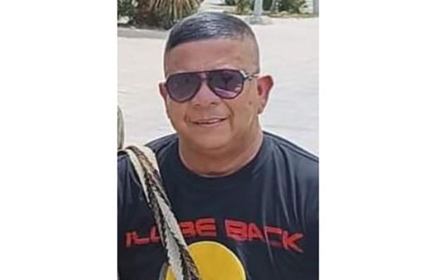 Edgar Alfonso Contante Rada quedó en el piso sin vida tras sufrir los golpes en medio del accidente de motos.