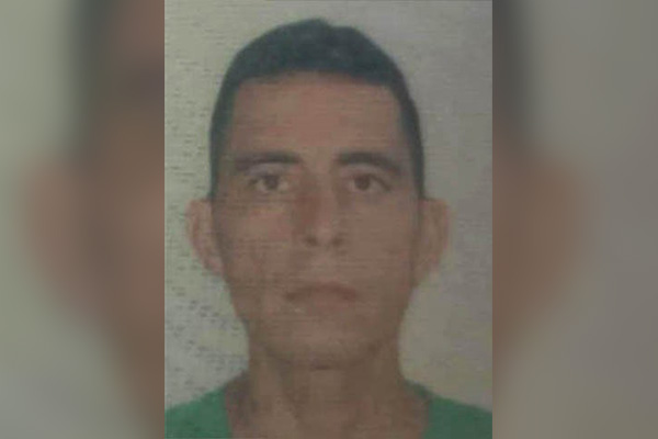 El cuerpo sin vida de Heider David Lozano Chogo quedó dentro de un vehículo particular tras ser atacado a tiros por desconocidos.