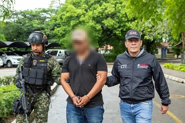 Alias ‘Dubán’ fue llevado en medio de estrictas medidas de seguridad hasta una sede de la Fiscalía.