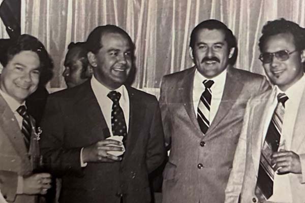 En la fotografía, Ricardo Villa Salcedo, junto con algunos amigos, cuando fue Senador de la República. Foto archivo familiar