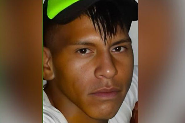 Óscar Meza, fue acribillado a bala por desconocidos que se movilizaban en una motocicleta. Óscar Meza, fue acribillado a bala por desconocidos que se movilizaban en una motocicleta.