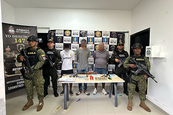 Gracias a la intervención de la Armada de Bolívar, se pudo capturar a estos miembros del grupo alzado en armas.