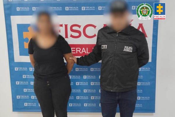 La mujer fue capturada en cumplimiento de una orden judicial en el barrio Boston de la capital de Bolívar por funcionarios del Cuerpo Técnico de Investigación (CTI) y la Policía Nacional.