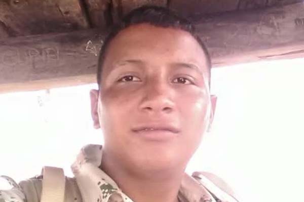 Alejandro De La Vega, asesinado de varios impactos de bala la tarde de este lunes. Fue llevado al centro de salud del barrio La Paz. Alejandro De La Vega, asesinado de varios impactos de bala la tarde de este lunes. Fue llevado al centro de salud del barrio La Paz.