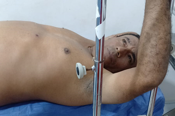 ‘El Negro’ fue auxiliado y llevado hasta un centro asistencial en donde fue dejado bajo observación médica.