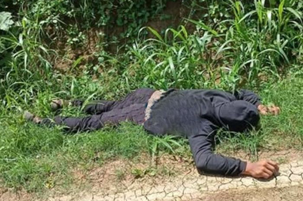 El cuerpo sin vida del hombre que permanece sin ser identificado, quedó en una zona enmontada.