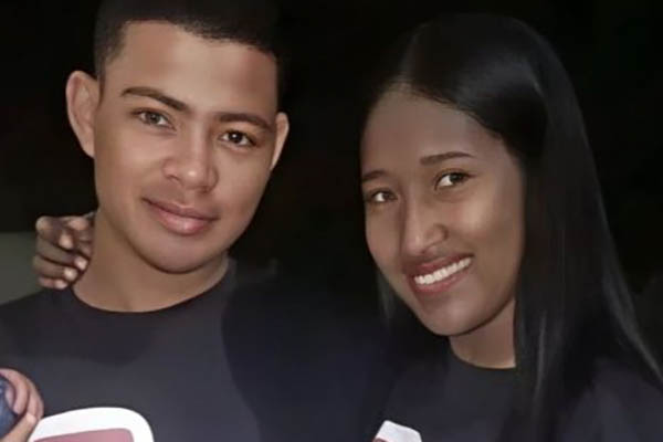 Germán García y su compañera sentimental identificada solo como María, implicados junto a su bebé en un accidente motociclístico. Germán García y su compañera sentimental identificada solo como María, implicados junto a su bebé en un accidente motociclístico.