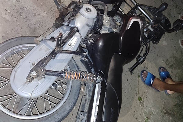 En esta motocicleta se movilizaba la pareja y su bebé de tres años al momento del accidente. En esta motocicleta se movilizaba la pareja y su bebé de tres años al momento del accidente.
