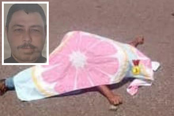 Iván Alfonso Ochoa Yépez fue la víctima del accidente de tránsito en el municipio de Nueva Granada. Fue tapado por algunas personas para protegerlo del sol.