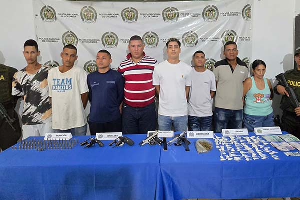 Juan Flores, Luis Cervantes, Luz De León, Robert Villazón, Jesús Machado, Luis Crespo, José de La Rosa, y Luis López Barraza, detenidos.