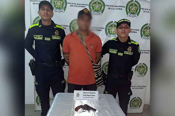 Yoinner Villamizar, capturado por personal de la Policía del Magdalena en el municipio de Santa Ana. Foto Policía Nacional