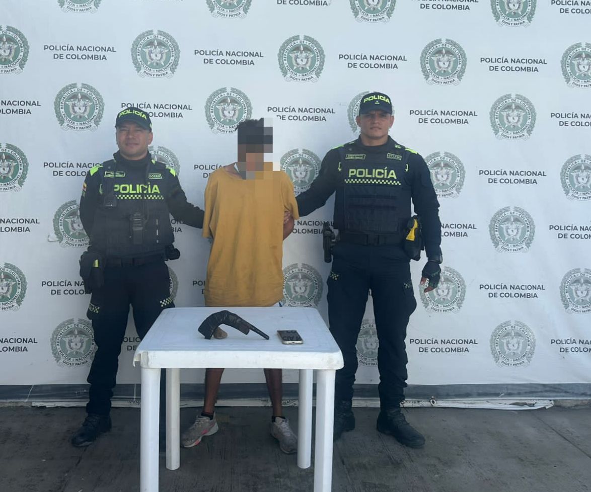 La rápida reacción de los uniformados permitió frustrar el hurto y recuperar los elementos robados en el centro de la ciudad. Foto Policía Nacional de Colombia. 