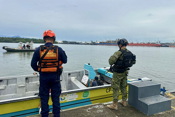 Unidades de la Armada de Colombia localizaron la embarcación “Eco Maguipi” abandonada en el estero Aguacate tras una exhaustiva operación de búsqueda. Armada Nacional 