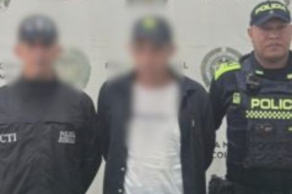 Les imputaron cargos por el delito de violencia intrafamiliar agravada. Foto Fiscalía