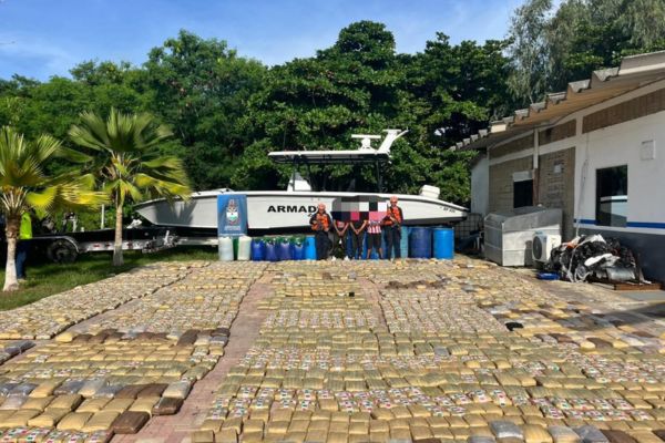 El estupefaciente incautado fue dejado a disposición de la Fiscalía General de la Nación. Foto Armada Nacional