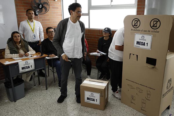 Iván Cepeda ganó la consulta interna del Pacto Histórico realizada ayer domingo en todo el territorio nacional. EFE/ Mauricio Dueñas Castañeda