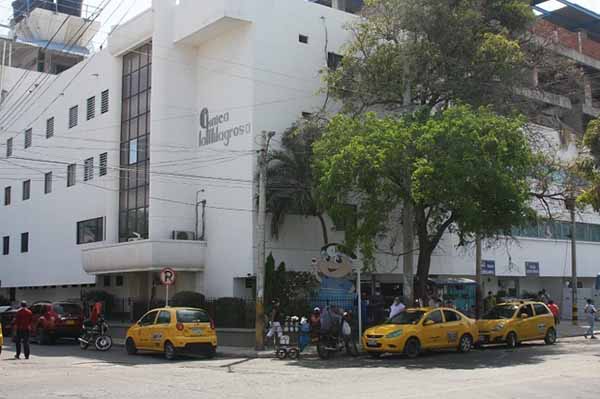 Fernando Alfonso Melo Acosta fue trasladado hasta la morgue de Medicina Legal de donde fue reclamado por sus familiares. Foto panorámica EL INFORMADOR/ foto recuadro cortesía