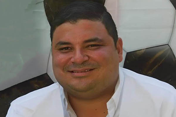 Fernando Alfonso Melo Acosta fue trasladado hasta la morgue de Medicina Legal de donde fue reclamado por sus familiares. Foto panorámica EL INFORMADOR/ foto recuadro cortesía Fernando Alfonso Melo Acosta fue trasladado hasta la morgue de Medicina Legal de donde fue reclamado por sus familiares. Foto panorámica EL INFORMADOR/ foto recuadro cortesía
