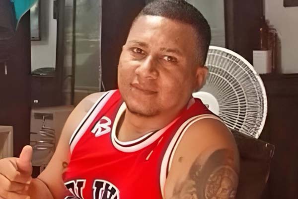 Álvaro Alexander Ariza Andrade fue asesinado en un atentado a tiros en el barrio 20 de Julio en Barranquilla. Foto panorámica referencia EL INFORMADOR/foto recuadro redes sociales Álvaro Alexander Ariza Andrade fue asesinado en un atentado a tiros en el barrio 20 de Julio en Barranquilla. Foto panorámica referencia EL INFORMADOR/foto recuadro redes sociales