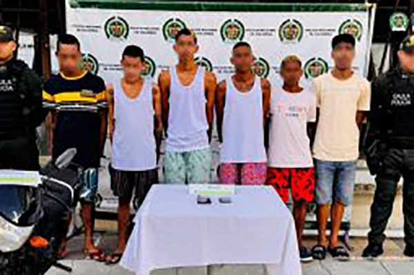 En la fotografía aparecen Guillermo Ardila Lobo, Juan Rromerín Jiménez, Yoiker Sánchez Cañate, Freider Sánchez Pájaro, Kevin Sierra Sánchez y Yordis Brochero Manjarrés. Foto Fiscalía