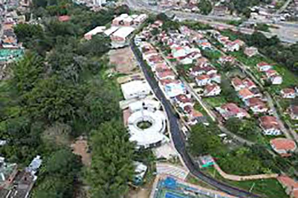 Katherine Cadena Carrillo, samaria muerta en accidente de tránsito en el departamento de Cundinamarca. Foto recuadro cortesía/Foto panorámica Alcaldía de Silvania