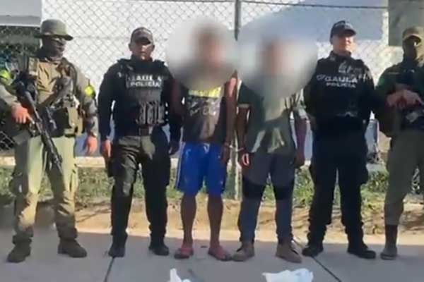 Alias ‘Jonatan’ y ‘Pelo de Oro’ fueron capturados en medio de la operación policial. Foto captura de video de la Policía Nacional
