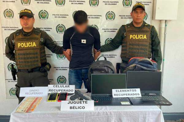 Sujeto detenido por hurto en su legalización de captura. Foto Policía Nacional 