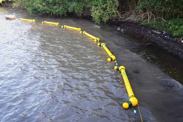  Retenedor flotante instalado en el área de manglar de la ciénaga de Mallorquín. Foto Alcaldía de Barranquilla