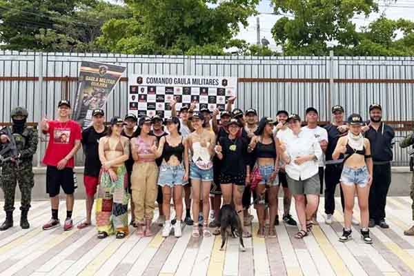 Grupo de turistas que asistía a la fiesta electrónica que supuestamente fueron secuestrados. Foto Policía