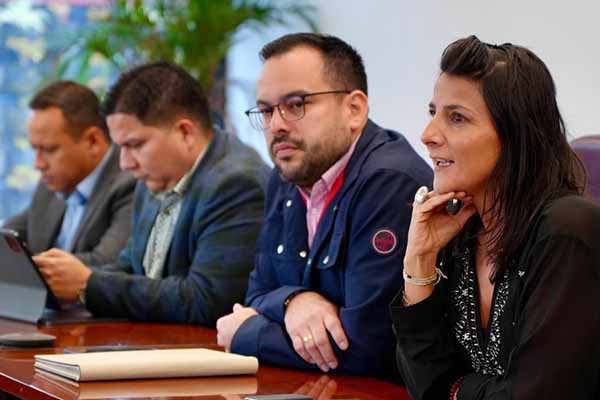 Los ministros de Minas y Energía, Edwin Palma y de Medio Ambiente (e) Irene Vélez encabezaron la reunión estratégica. Foto Ministerio de Minas.