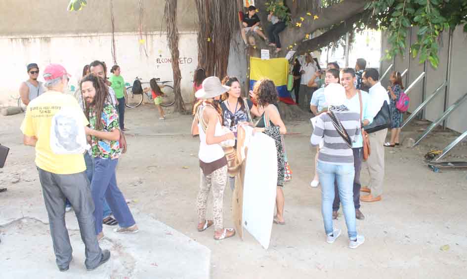 Gran Bazar Santa Marta informó que tiene  en cuenta la opinión de la comunidad así como conceptos técnicos y científicos, para no talar el árbol  de caucho ubicado en el predio de la calle 22 con carrera cuarta.