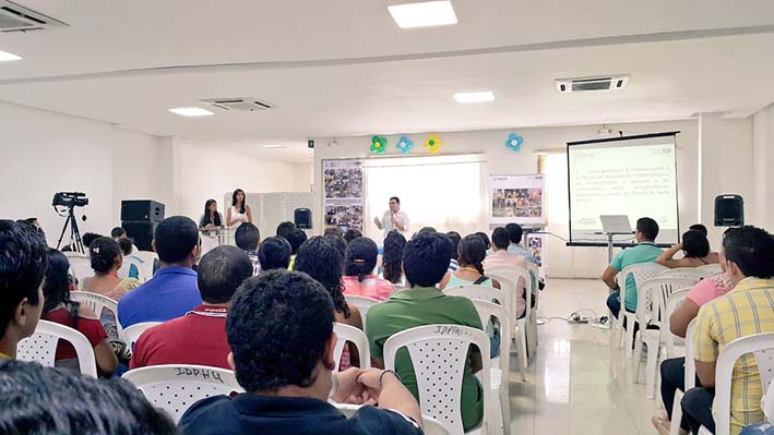 El evento que sólo contó con la asistencia de un solo candidato a la Alcaldía,  ante la extraña ausencia de los otros cuatro, tuvo la participación de integrantes de  distintas asociaciones que representan la población afrocolombiana  del Distrito.