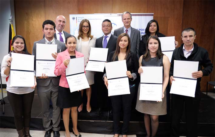 La joven Ingeniera Ambiental de la Unimagdalena Jessica Paola Herrera integra los ocho estudiantes beneficiados con la beca.