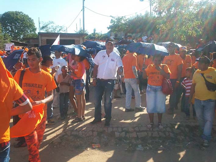 Rivelino Mendoza goza de gran aceptación en s localidad donde viene liderando todas las encuestas de opinión pública.