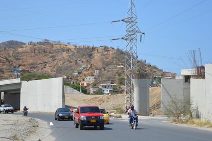 La torre de energía que impide la finalización del puente de La Lucha, sería trasladado en abril.