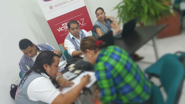  13 resoluciones fueron expedidas para favorecer a igual número de familias, en donde se les adjudica de manera gratuita predios fiscales de propiedad del municipio de Plato.